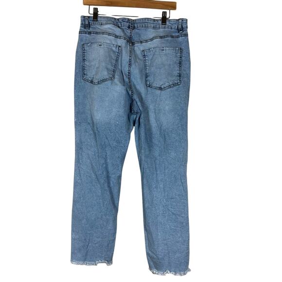 Vanilla Star Light Wash Distressed Mom Jeans - Picture 4 of 6